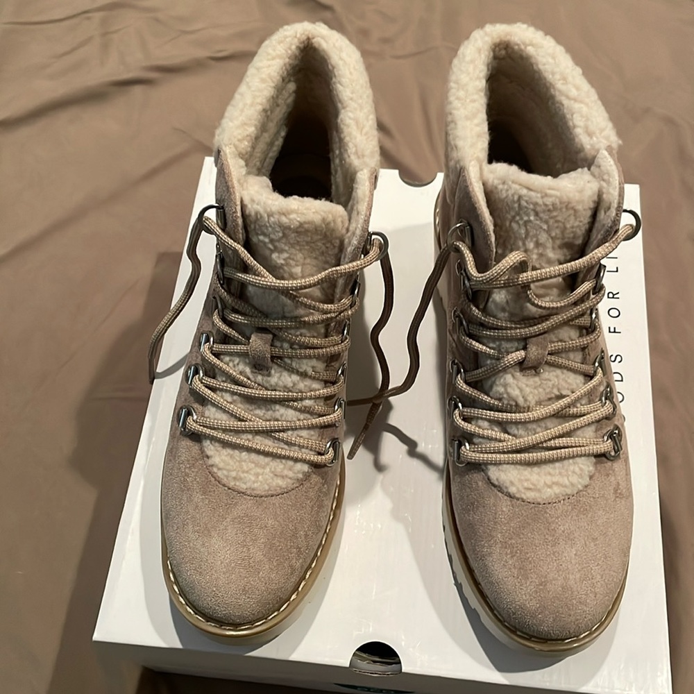 Women’s cold weather hiker boots.
